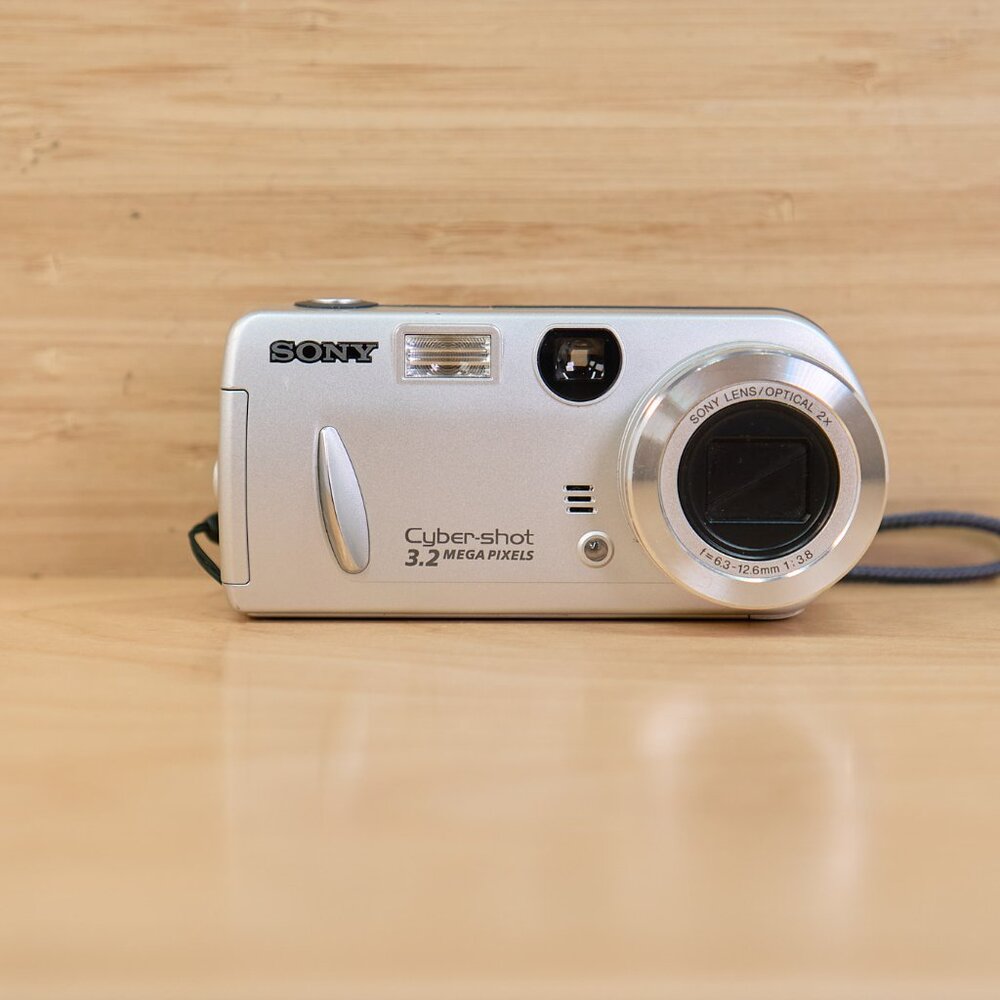 Vintage Sony Cyber-shot DSC-P52 / 3.2MP Digital Camera / Silver / Made in Japan